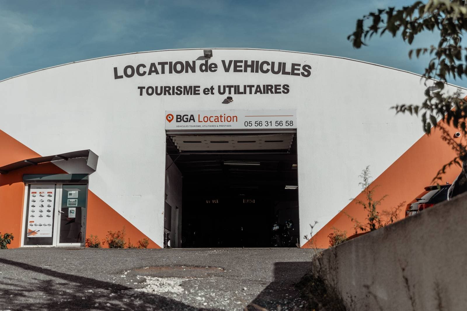 Agence BGA Location Bassens — garage et flotte de véhicules neufs